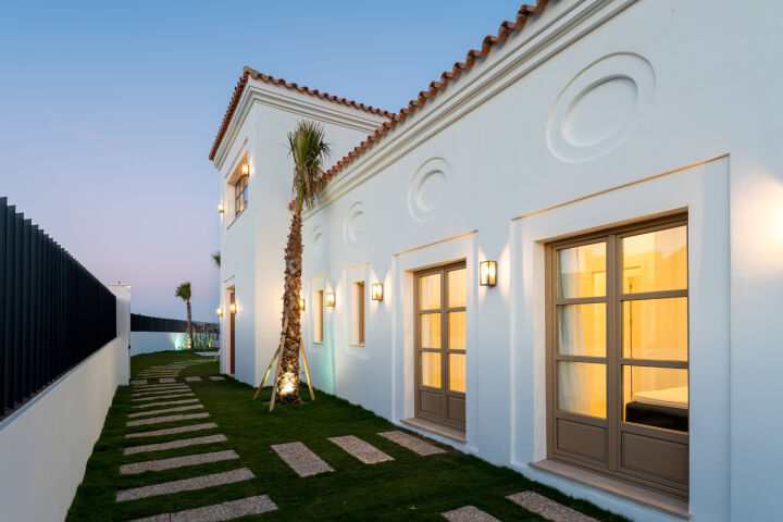 Villa Montilla - Brand New 4-Bedroom Villa with Panoramic Sea Views in Estepona West