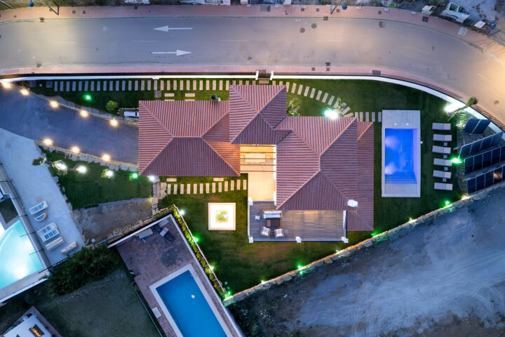Villa Montilla - Brand New 4-Bedroom Villa with Panoramic Sea Views in Estepona West