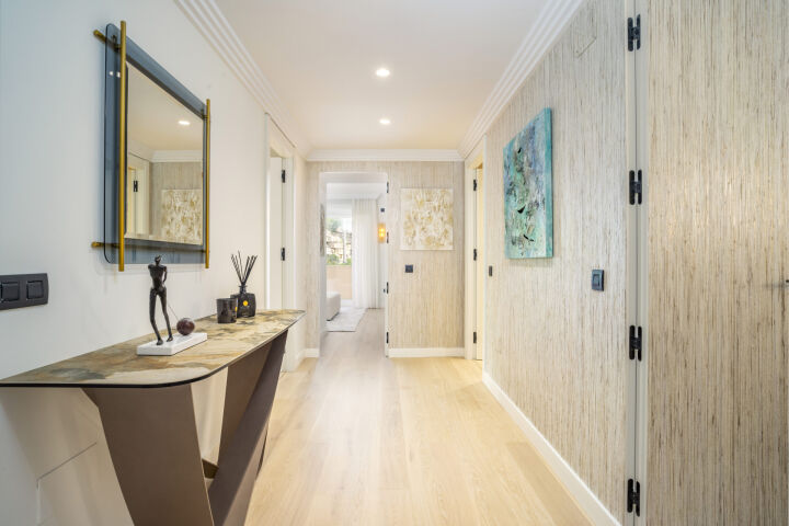 Apartment Albatros - 4-Bedroom Renovated Penthouse with Sea Views in Nueva Andalucia