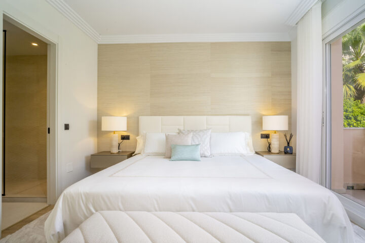 Apartment Albatros - 4-Bedroom Renovated Penthouse with Sea Views in Nueva Andalucia