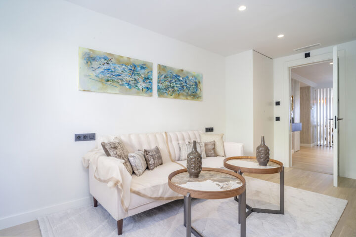 Apartment Albatros - 4-Bedroom Renovated Penthouse with Sea Views in Nueva Andalucia