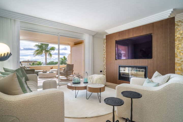 Apartment Albatros - 4-Bedroom Renovated Penthouse with Sea Views in Nueva Andalucia