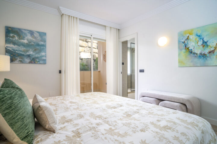 Apartment Albatros - 4-Bedroom Renovated Penthouse with Sea Views in Nueva Andalucia