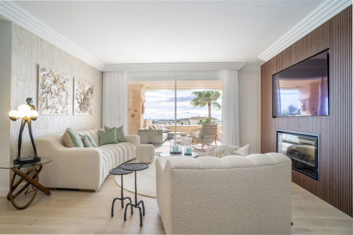 Apartment Albatros - 4-Bedroom Renovated Penthouse with Sea Views in Nueva Andalucia