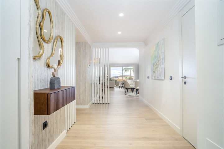 Apartment Albatros - 4-Bedroom Renovated Penthouse with Sea Views in Nueva Andalucia
