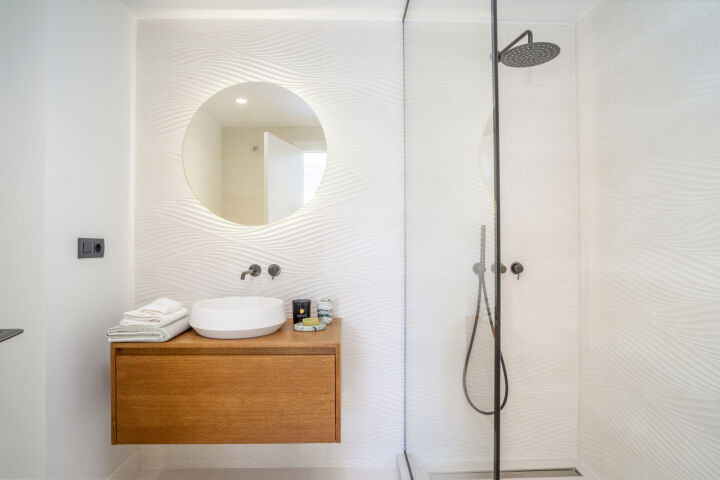 Apartment Albatros - 4-Bedroom Renovated Penthouse with Sea Views in Nueva Andalucia
