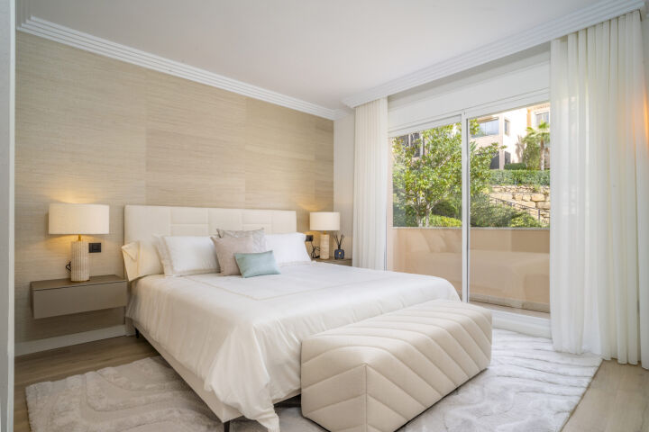 Apartment Albatros - 4-Bedroom Renovated Penthouse with Sea Views in Nueva Andalucia