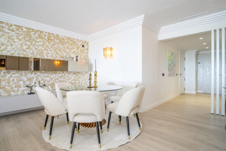 Apartment Albatros - 4-Bedroom Renovated Penthouse with Sea Views in Nueva Andalucia