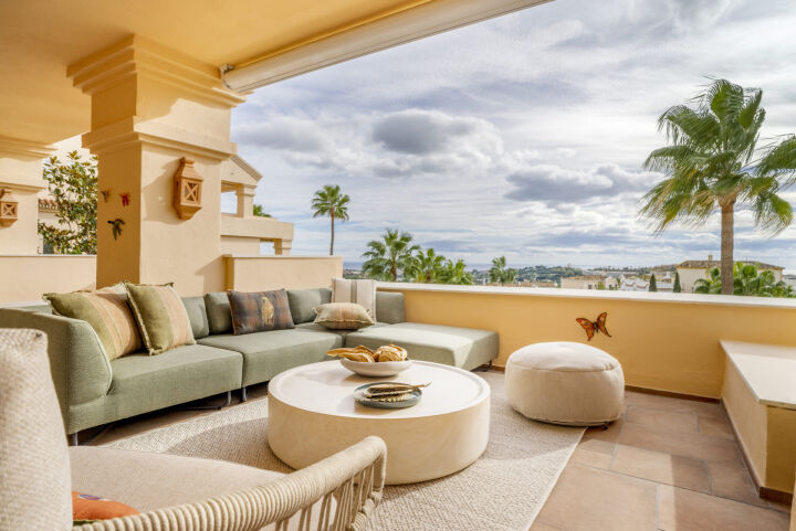 Apartment Albatros - 4-Bedroom Renovated Penthouse with Sea Views in Nueva Andalucia