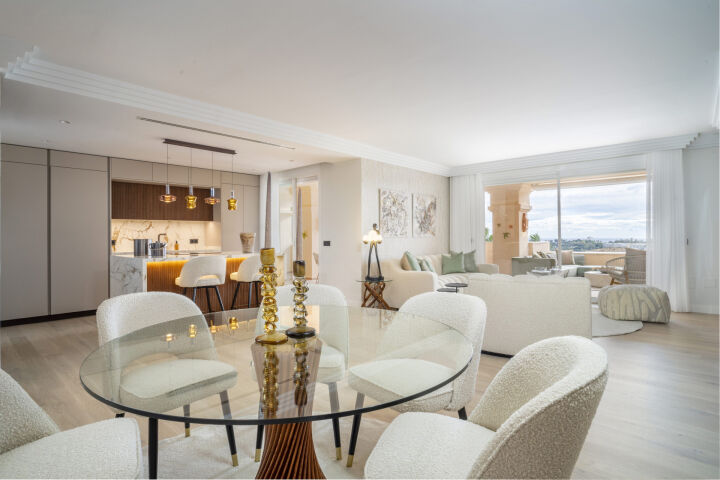 Apartment Albatros - 4-Bedroom Renovated Penthouse with Sea Views in Nueva Andalucia