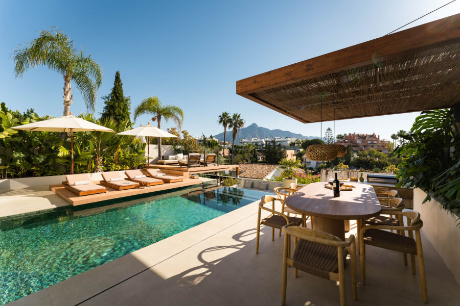 Villa View - Stunning Renovated Villa with Sea Views in Nueva Andalucía