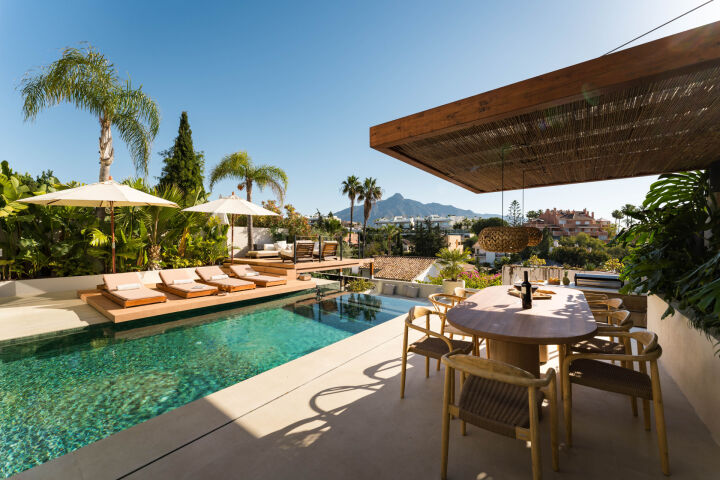 Villa View - Stunning Renovated Villa with Sea Views in Nueva Andalucía