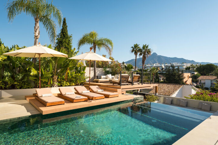 Villa View - Stunning Renovated Villa with Sea Views in Nueva Andalucía