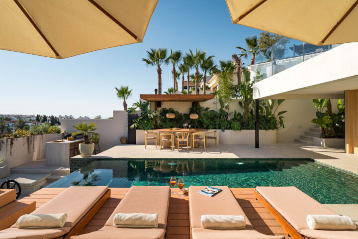 Villa View - Stunning Renovated Villa with Sea Views in Nueva Andalucía