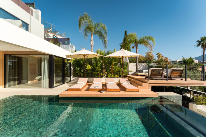 Villa View - Stunning Renovated Villa with Sea Views in Nueva Andalucía