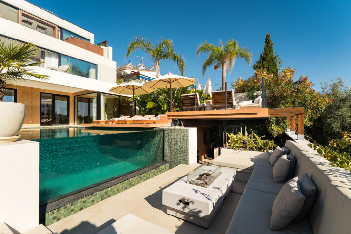 Villa View - Stunning Renovated Villa with Sea Views in Nueva Andalucía