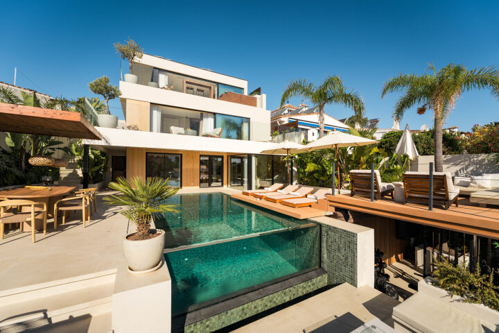 Villa View - Stunning Renovated Villa with Sea Views in Nueva Andalucía