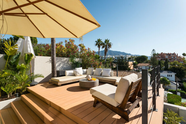 Villa View - Stunning Renovated Villa with Sea Views in Nueva Andalucía