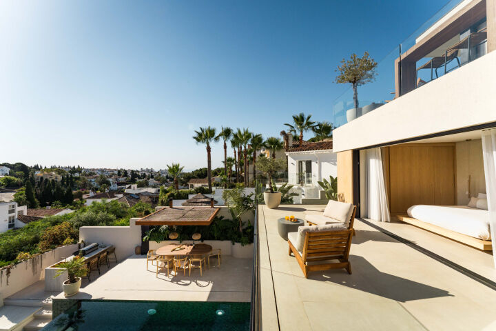 Villa View - Stunning Renovated Villa with Sea Views in Nueva Andalucía