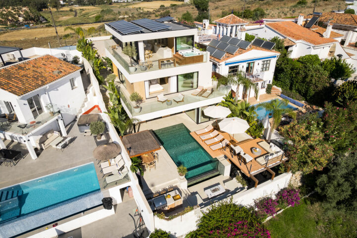 Villa View - Stunning Renovated Villa with Sea Views in Nueva Andalucía