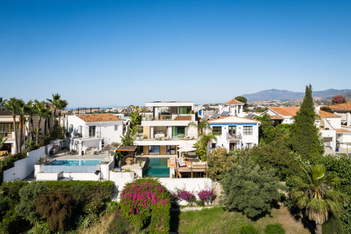Villa View - Stunning Renovated Villa with Sea Views in Nueva Andalucía