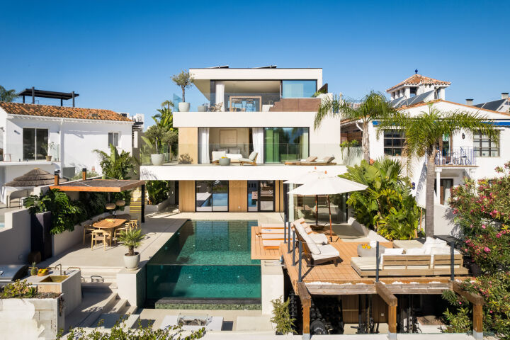 Villa View - Stunning Renovated Villa with Sea Views in Nueva Andalucía