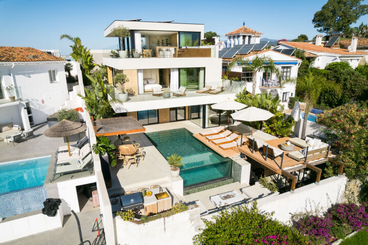 Villa View - Stunning Renovated Villa with Sea Views in Nueva Andalucía