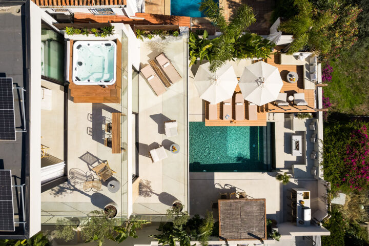 Villa View - Stunning Renovated Villa with Sea Views in Nueva Andalucía
