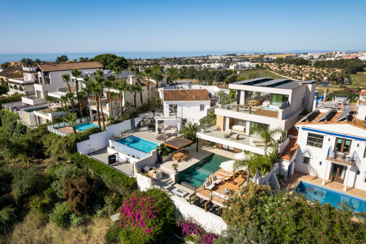 Villa View - Stunning Renovated Villa with Sea Views in Nueva Andalucía