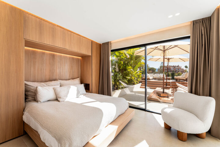 Villa View - Stunning Renovated Villa with Sea Views in Nueva Andalucía