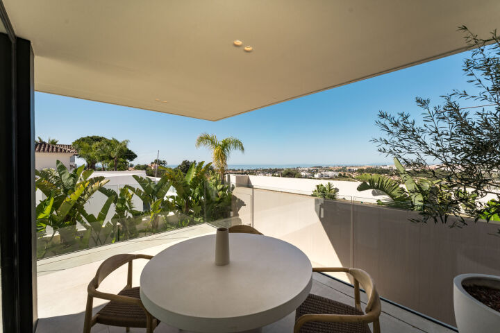 Villa View - Stunning Renovated Villa with Sea Views in Nueva Andalucía