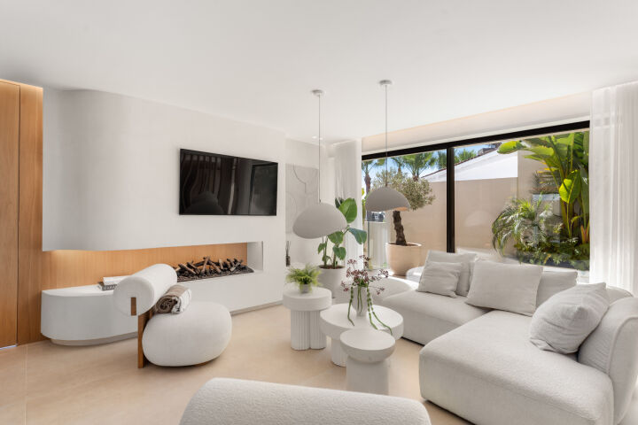 Villa View - Stunning Renovated Villa with Sea Views in Nueva Andalucía