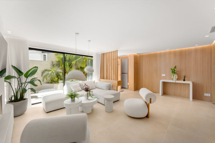 Villa View - Stunning Renovated Villa with Sea Views in Nueva Andalucía