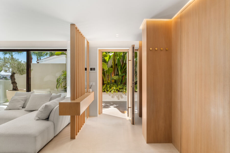 Villa View - Stunning Renovated Villa with Sea Views in Nueva Andalucía