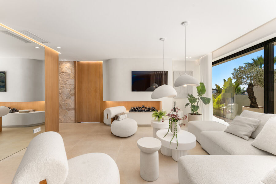 Villa View - Stunning Renovated Villa with Sea Views in Nueva Andalucía