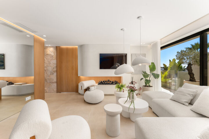 Villa View - Stunning Renovated Villa with Sea Views in Nueva Andalucía