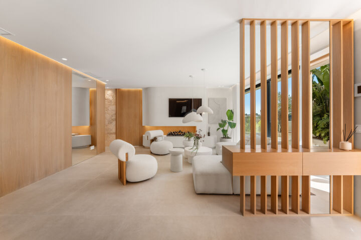 Villa View - Stunning Renovated Villa with Sea Views in Nueva Andalucía