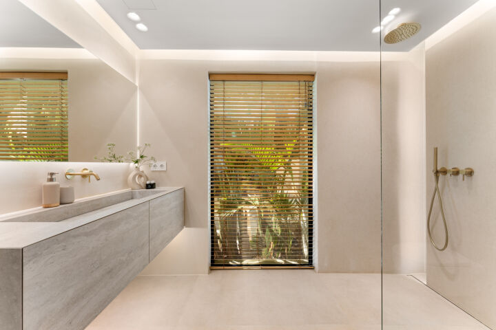 Villa View - Stunning Renovated Villa with Sea Views in Nueva Andalucía