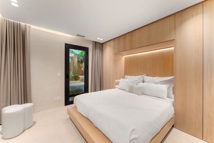 Villa View - Stunning Renovated Villa with Sea Views in Nueva Andalucía