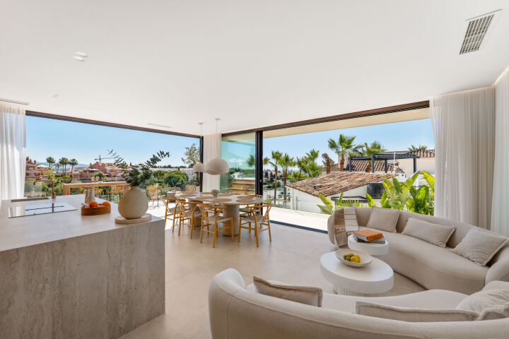 Villa View - Stunning Renovated Villa with Sea Views in Nueva Andalucía