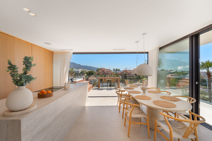 Villa View - Stunning Renovated Villa with Sea Views in Nueva Andalucía