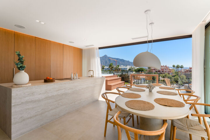 Villa View - Stunning Renovated Villa with Sea Views in Nueva Andalucía