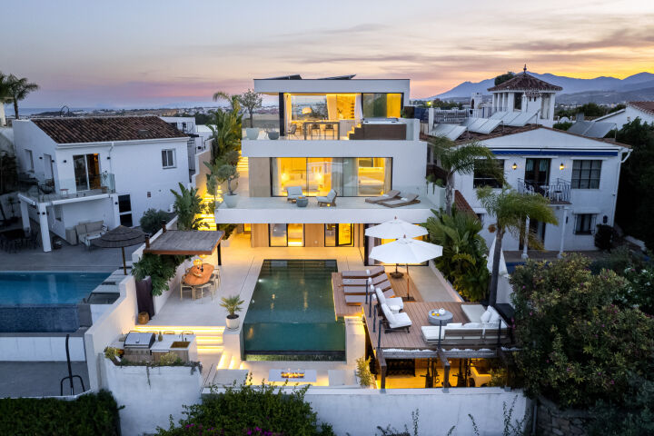 Villa View - Stunning Renovated Villa with Sea Views in Nueva Andalucía