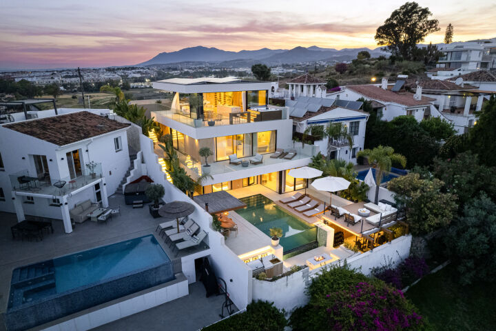 Villa View - Stunning Renovated Villa with Sea Views in Nueva Andalucía