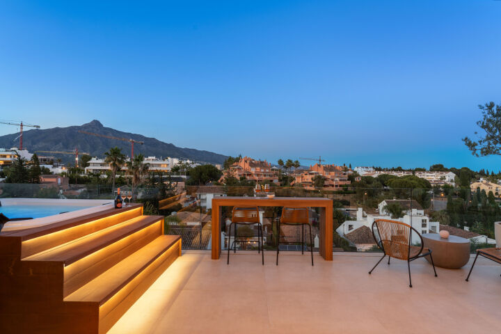 Villa View - Stunning Renovated Villa with Sea Views in Nueva Andalucía