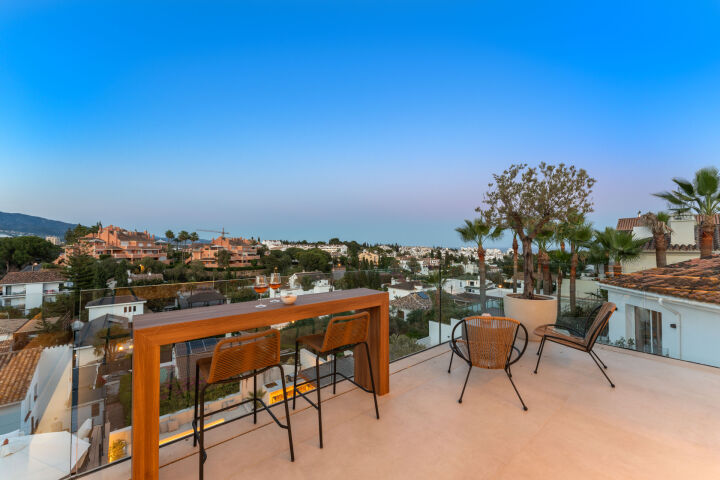 Villa View - Stunning Renovated Villa with Sea Views in Nueva Andalucía