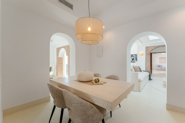 Villa Esencia - Villa de Lujo Renovada con Vistas al Mar en El Madroñal, Benahavís