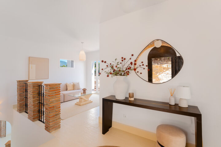 Villa Esencia - Villa de Lujo Renovada con Vistas al Mar en El Madroñal, Benahavís