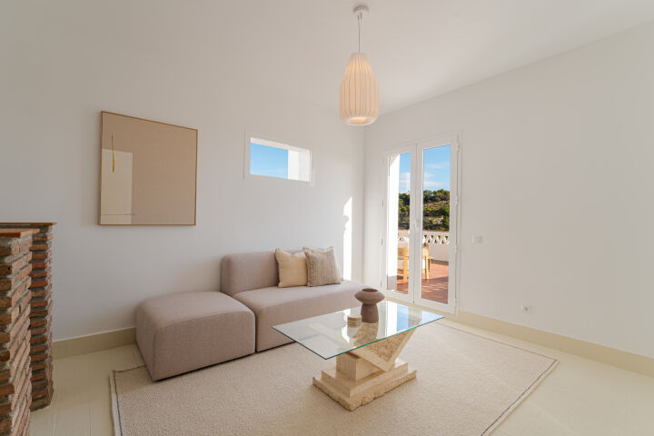 Villa Esencia - Villa de Lujo Renovada con Vistas al Mar en El Madroñal, Benahavís