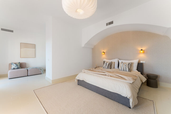 Villa Esencia - Villa de Lujo Renovada con Vistas al Mar en El Madroñal, Benahavís
